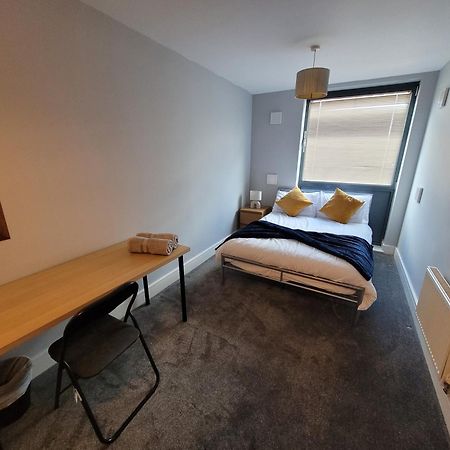 Lesley Court- A Lovely Spacious 2 Bedroom Apartment By Catchpole Stays Chelmsford Ngoại thất bức ảnh