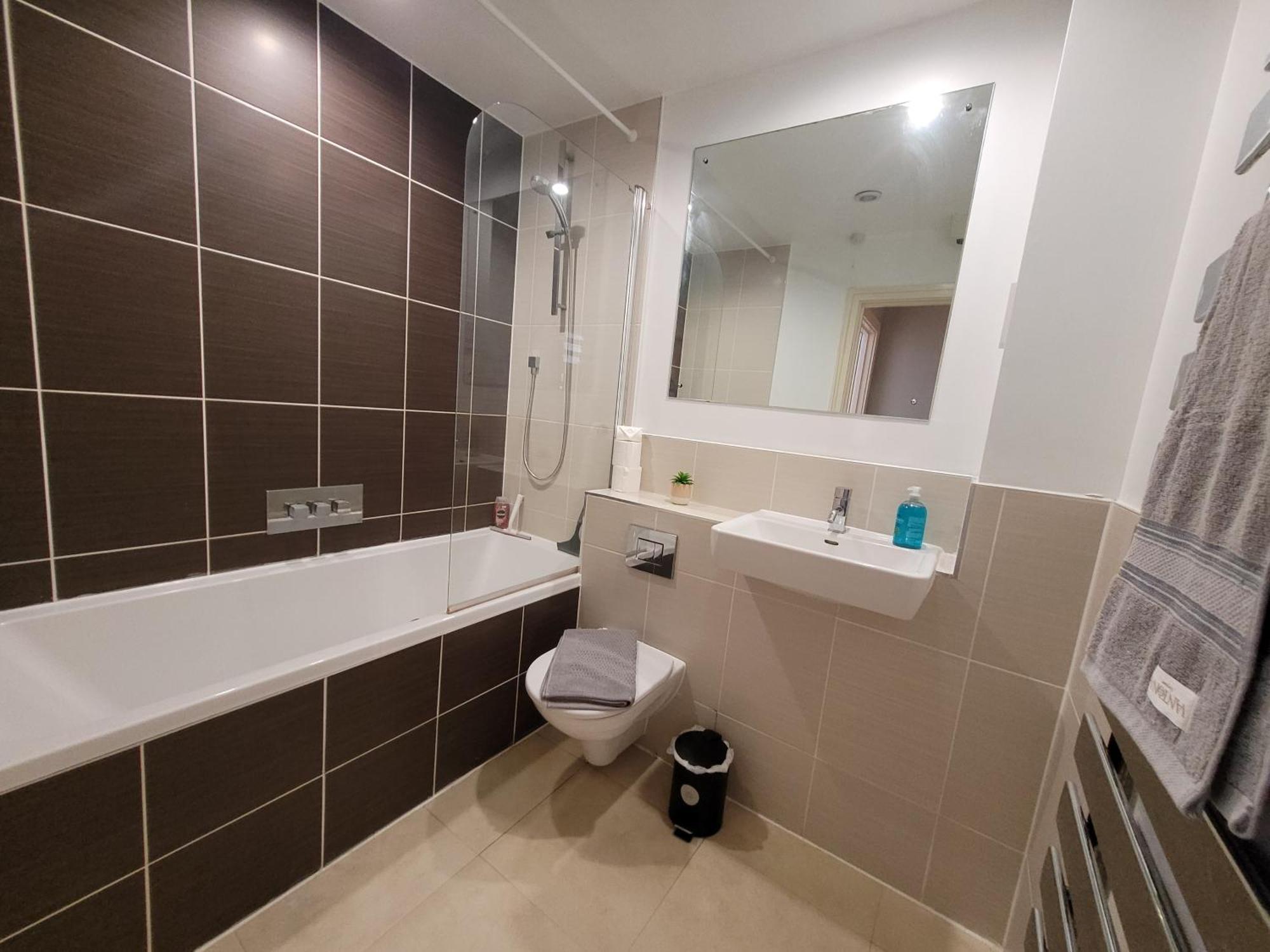 Lesley Court- A Lovely Spacious 2 Bedroom Apartment By Catchpole Stays Chelmsford Ngoại thất bức ảnh